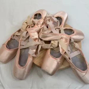Ballet Pointe Shoes Craft Projects DEAD Not Danceable - ALL 4 PAIRS