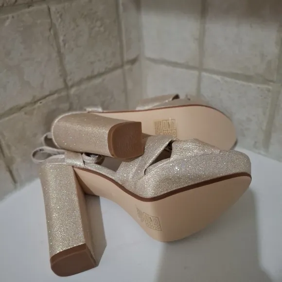Benjamin Walk Gold Sparkle High Heels Shoes Size 8