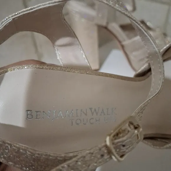 Benjamin Walk Gold Sparkle High Heels Shoes Size 8
