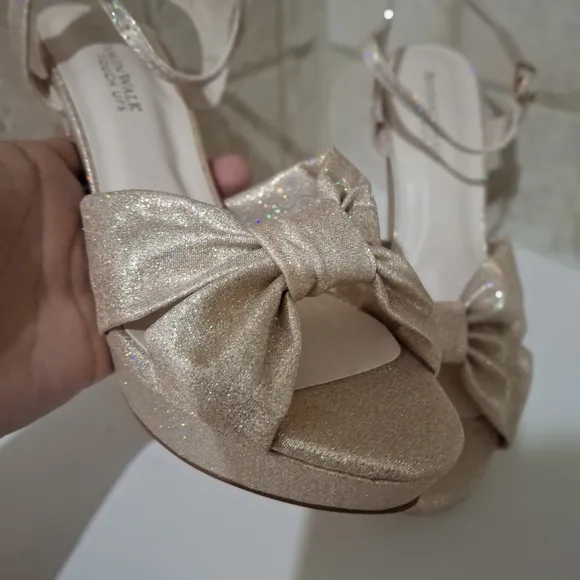 Benjamin Walk Gold Sparkle High Heels Shoes Size 8