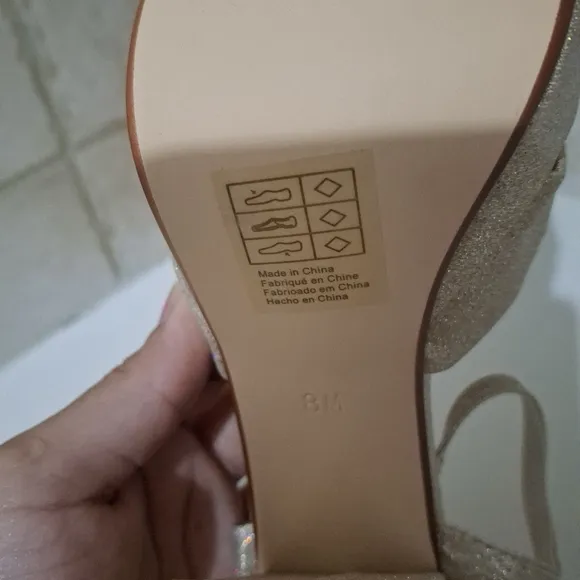 Benjamin Walk Gold Sparkle High Heels Shoes Size 8