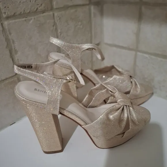 Benjamin Walk Gold Sparkle High Heels Shoes Size 8