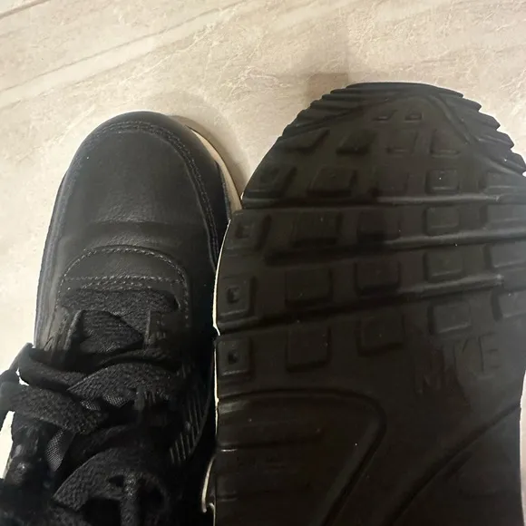 Big Boy Nike Air Max 90 Brand New Size 5y