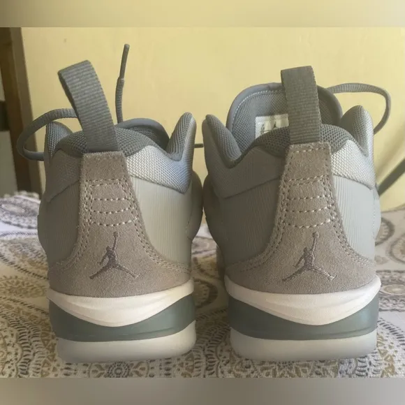 Big Kid Nike Jordan Stay Loyal 3 Shoes FB9922 012 Wolf Grey/White/Cool Grey 5.5