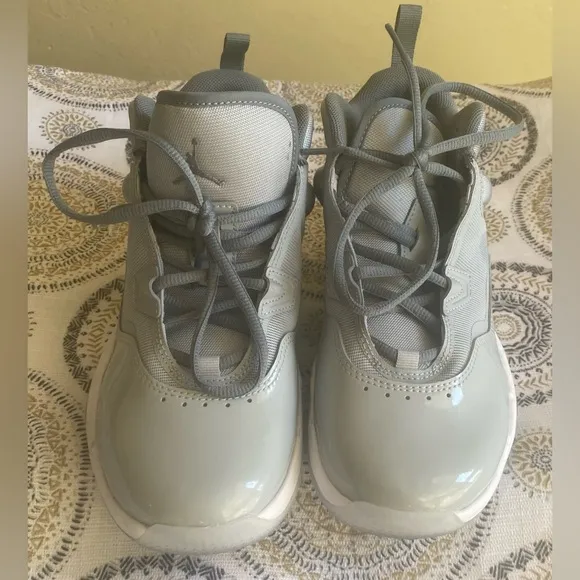 Big Kid Nike Jordan Stay Loyal 3 Shoes FB9922 012 Wolf Grey/White/Cool Grey 5.5
