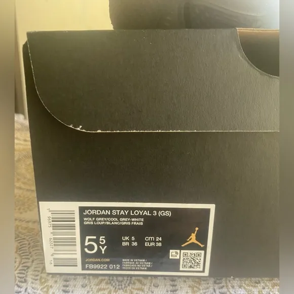 Big Kid Nike Jordan Stay Loyal 3 Shoes FB9922 012 Wolf Grey/White/Cool Grey 5.5