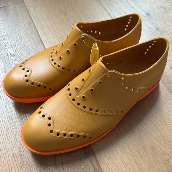 Biion Men's Oxford Bright Spikeless Shoe - Tan/Orange - Size 9 (42.5) - NWT