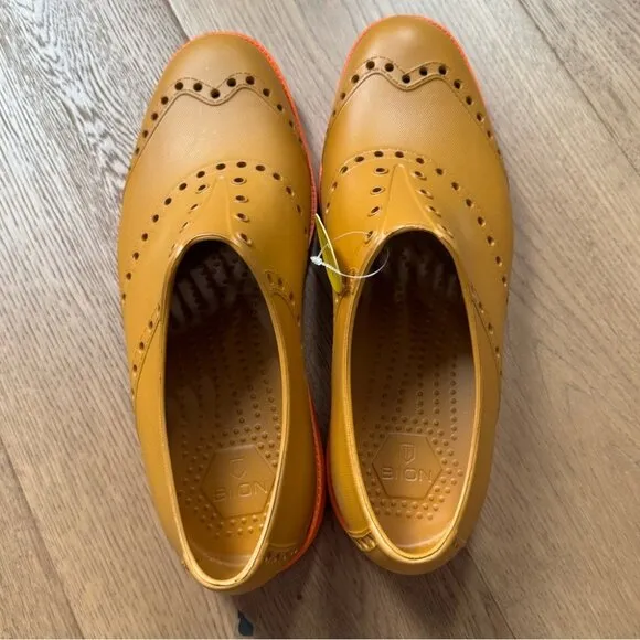 Biion Men's Oxford Bright Spikeless Shoe - Tan/Orange - Size 9 (42.5) - NWT