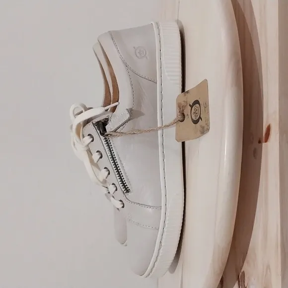 Born Paloma Low Top Sneakers Size 8.5 Beige Leather Zipper Lace up Comfort Shoes