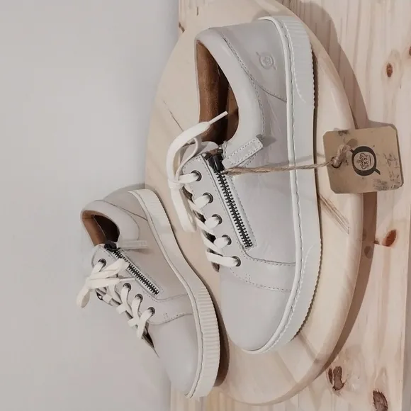 Born Paloma Low Top Sneakers Size 8.5 Beige Leather Zipper Lace up Comfort Shoes
