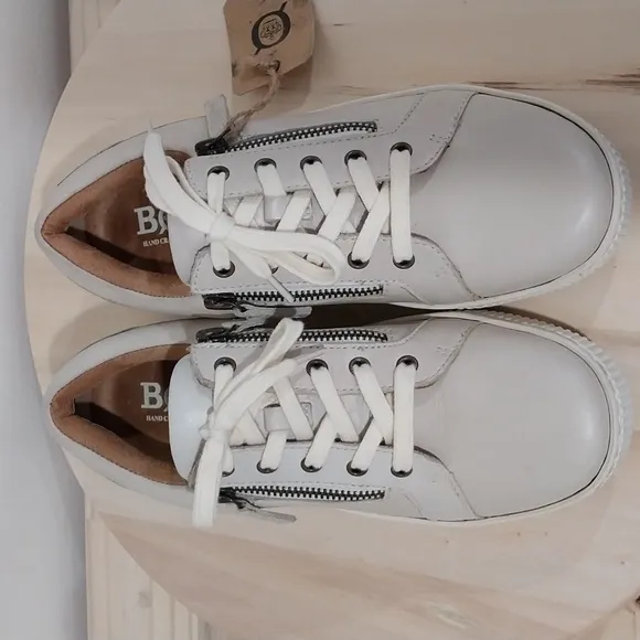 Born Paloma Low Top Sneakers Size 8.5 Beige Leather Zipper Lace up Comfort Shoes