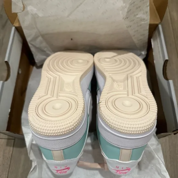 BRAND NEW NIKE AIR - AIR FORCE 1