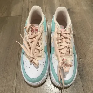 BRAND NEW NIKE AIR - AIR FORCE 1