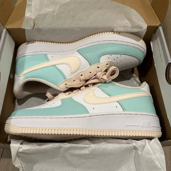 BRAND NEW NIKE AIR - AIR FORCE 1