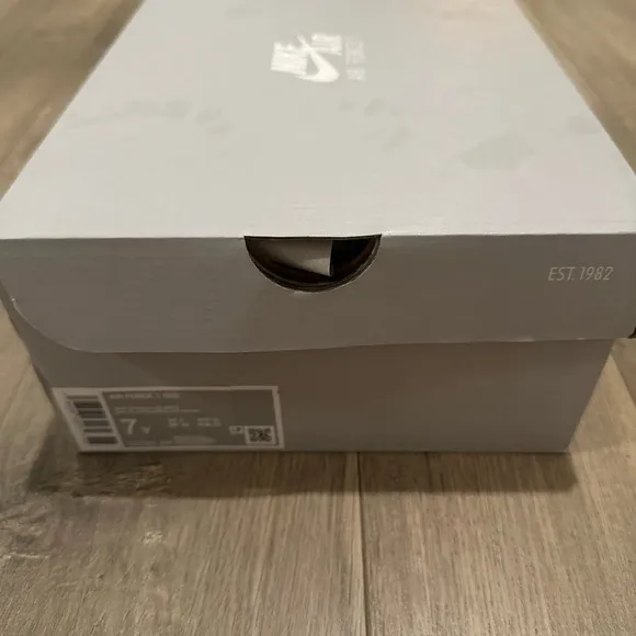 BRAND NEW NIKE AIR - AIR FORCE 1