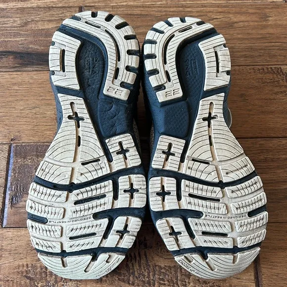 Brooks Adrenaline GTS 22 Road Running Shoes Gray Black Womens Size 9