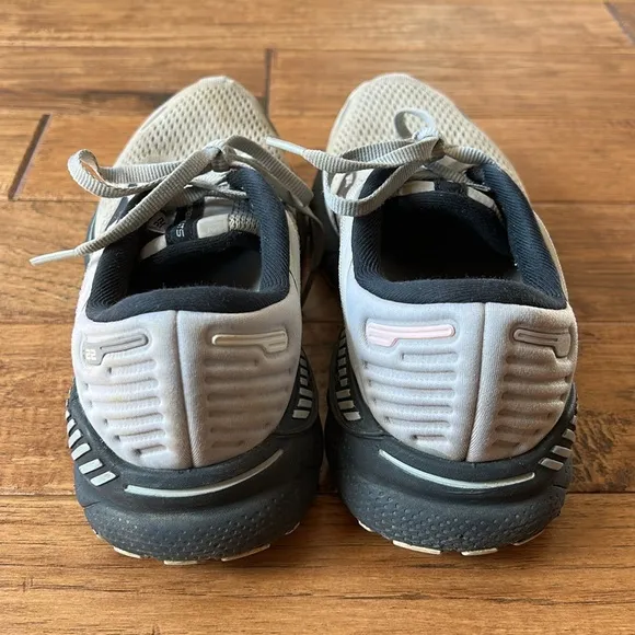 Brooks Adrenaline GTS 22 Road Running Shoes Gray Black Womens Size 9