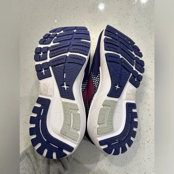 Brooks Adrenaline GTS 22