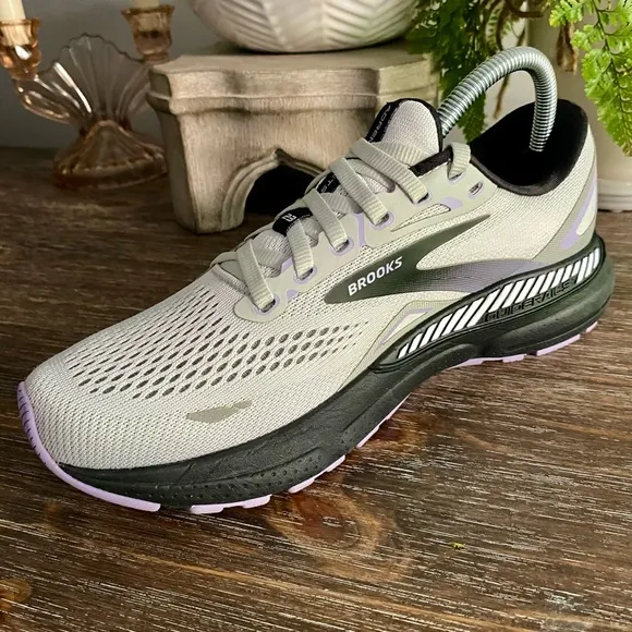 Brooks Adrenaline GTS 23 Supportive Running Shoes Athletic Sneakers Women’s 8.5