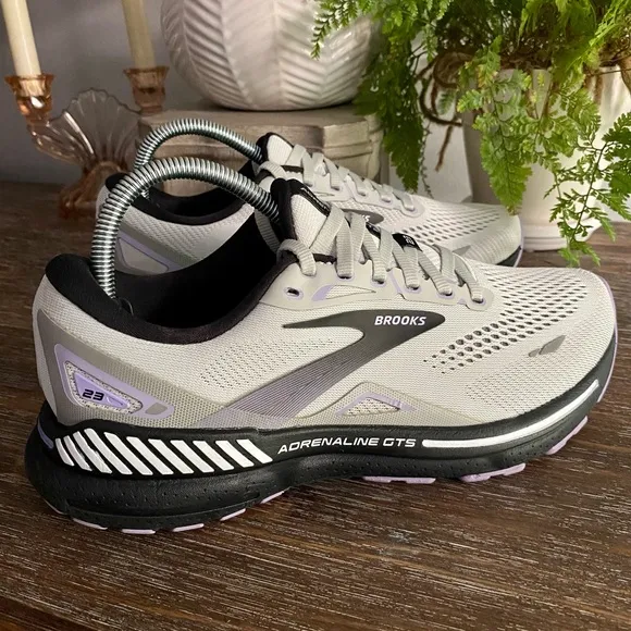 Brooks Adrenaline GTS 23 Supportive Running Shoes Athletic Sneakers Women’s 8.5
