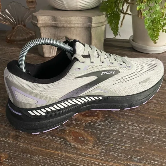Brooks Adrenaline GTS 23 Supportive Running Shoes Athletic Sneakers Women’s 8.5