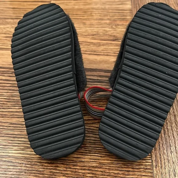 Burberry slipper shoes kids