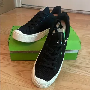 Cariuma IBI Low Black Knit Sneaker black 9.5 men, 11 women new in box