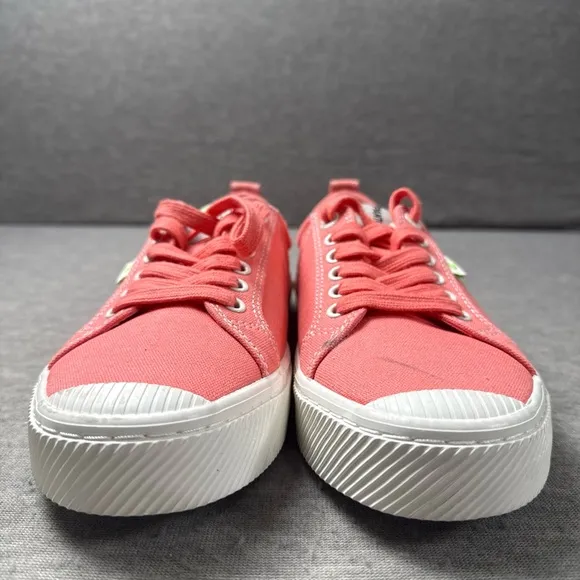 Cariuma Shoes Mens 9 Peach Canvas OCA Pantone Low Top Casual Summer Sneakers