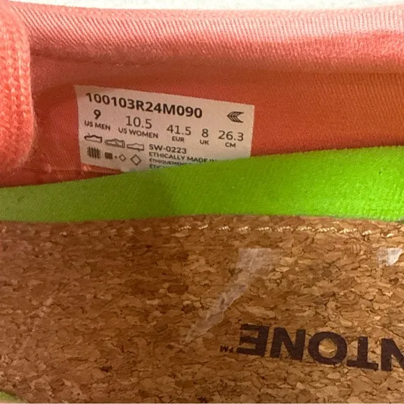 Cariuma Shoes Mens 9 Peach Canvas OCA Pantone Low Top Casual Summer Sneakers