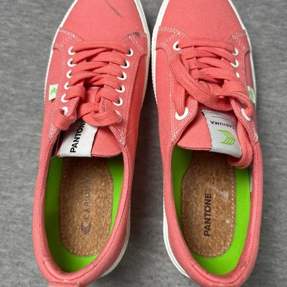 Cariuma Shoes Mens 9 Peach Canvas OCA Pantone Low Top Casual Summer Sneakers
