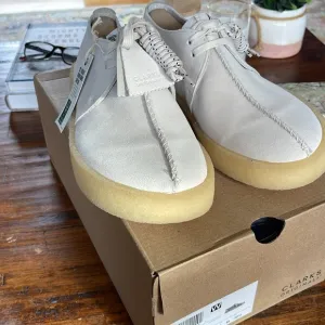 Clarks Trek Cup White Suede Shoes SIZE 7
