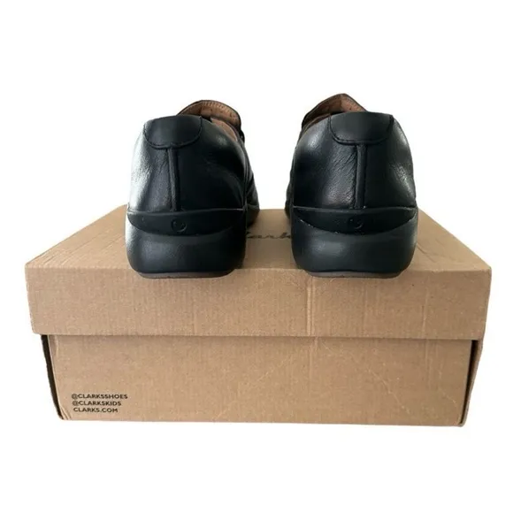 Clarks Unstructured Loop 2 Women’s Walking Shoe All Black Size 9