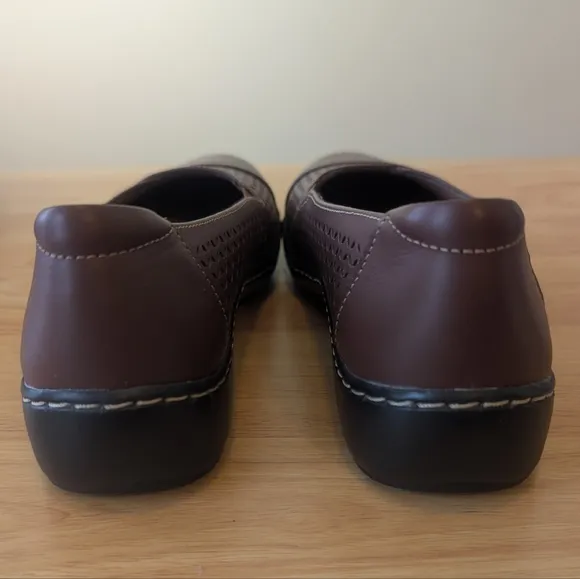 Clarks Women's Cora Iris Dark Tan Leather 7.5 M