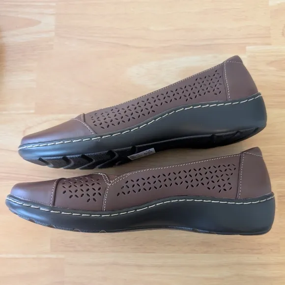 Clarks Women's Cora Iris Dark Tan Leather 7.5 M