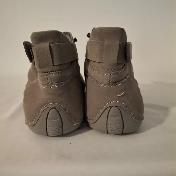 CLOHOO Gray Men's Athletic Shoes with Bungi Closure and Durable Rubber Sole