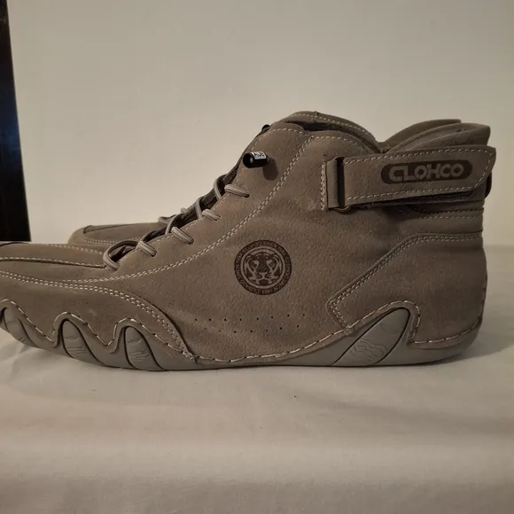 CLOHOO Gray Men's Athletic Shoes with Bungi Closure and Durable Rubber Sole