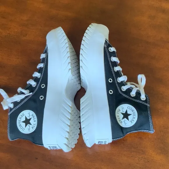 Converse Chuck Taylor All Star Lugged 2.0  High Top Shoes