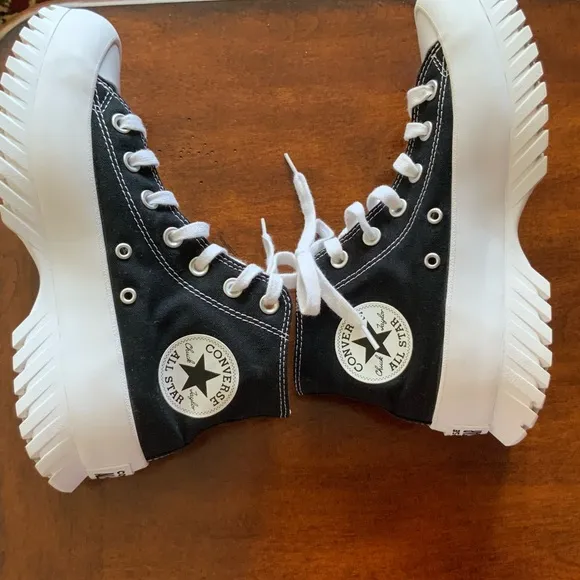 Converse Chuck Taylor All Star Lugged 2.0  High Top Shoes