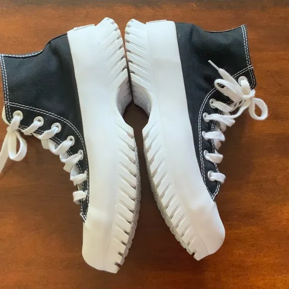 Converse Chuck Taylor All Star Lugged 2.0  High Top Shoes