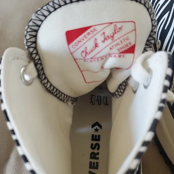 Converse men's Black and White High-Top Sneakers Size 8