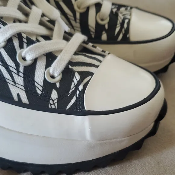 Converse men's Black and White High-Top Sneakers Size 8