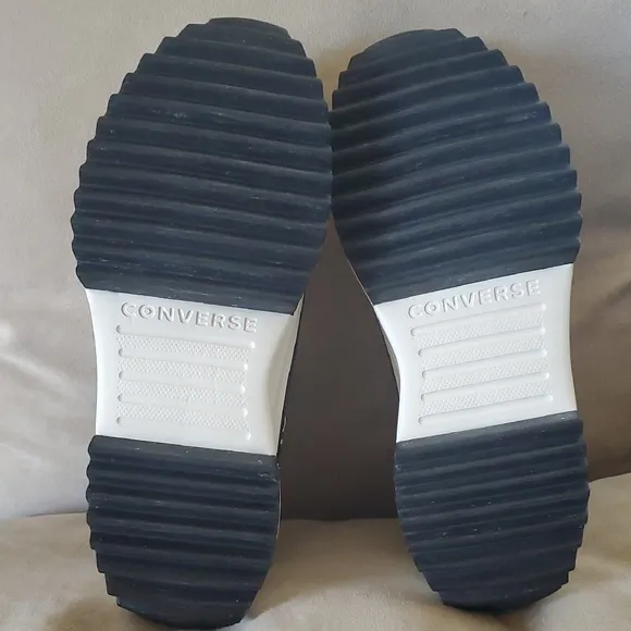 Converse men's Black and White High-Top Sneakers Size 8
