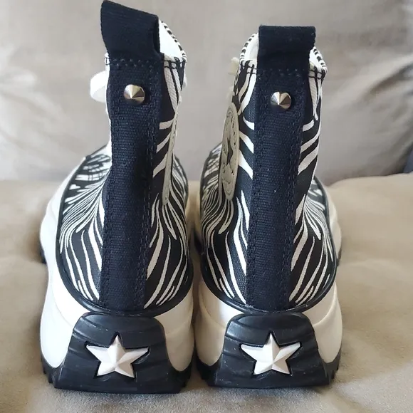 Converse men's Black and White High-Top Sneakers Size 8