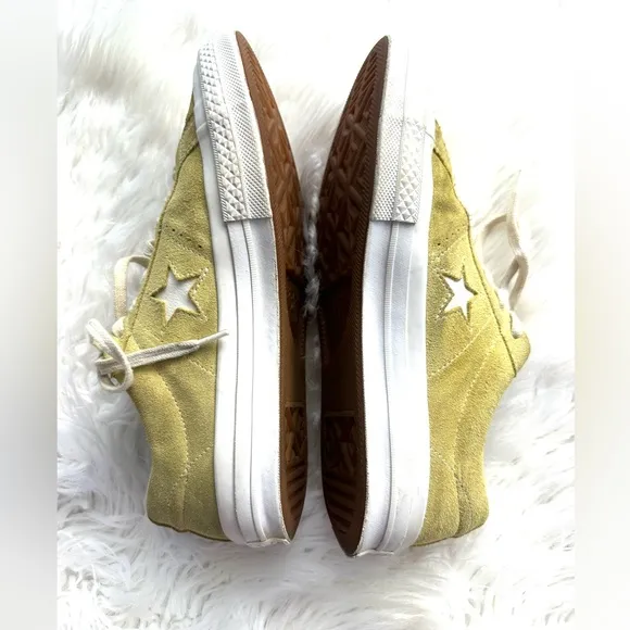 CONVERSE ONE STAR OX Lemon Haze/ White/ White Mens size 8 women’s size 10