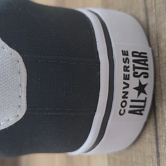 Converse shoes Brand new in the box no lid authentic uper textile size women's 7