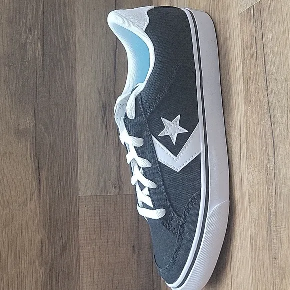 Converse shoes Brand new in the box no lid authentic uper textile size women's 7