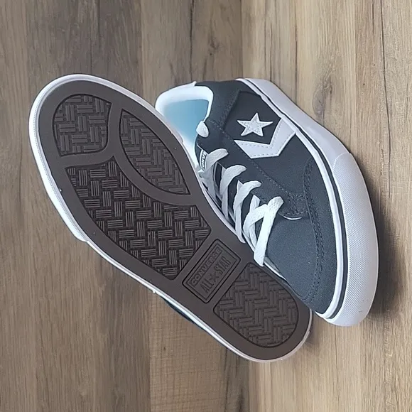 Converse shoes Brand new in the box no lid authentic uper textile size women's 7
