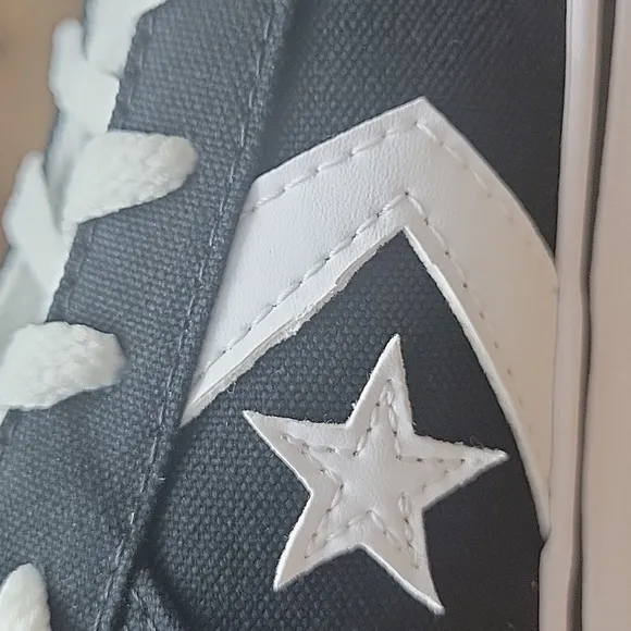Converse shoes Brand new in the box no lid authentic uper textile size women's 7