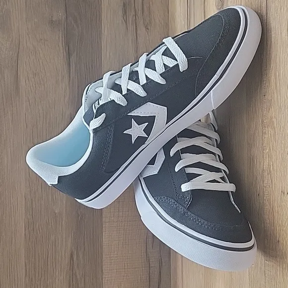 Converse shoes Brand new in the box no lid authentic uper textile size women's 7