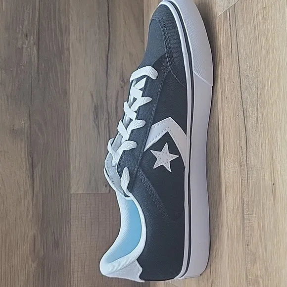 Converse shoes Brand new in the box no lid authentic uper textile size women's 7